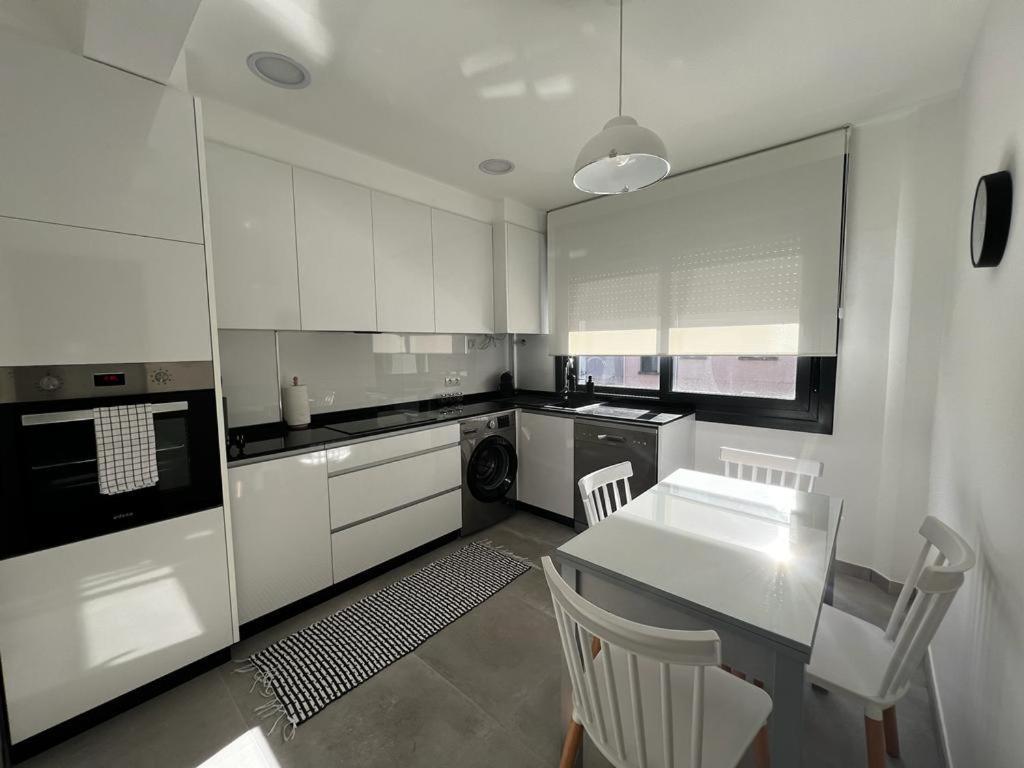 Gris Parking A Menos De 1 Min A Pie Apartment Vigo Exterior photo
